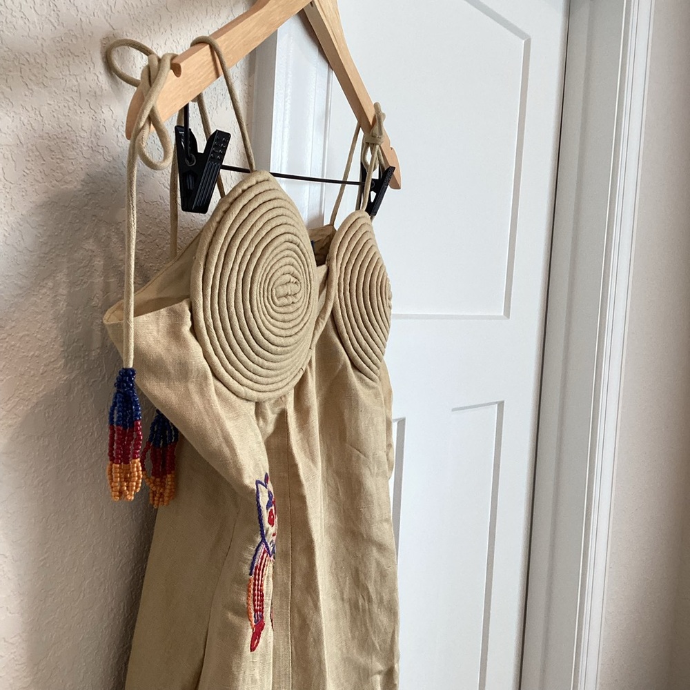 🐟 FARM Rio Anthropologie Embroidered Linen Dress Tan Fish Snake Floral New - Picture 6 of 16